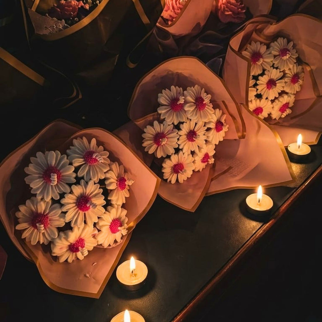 Daisy Glow Bouquet Candle by Suryatra